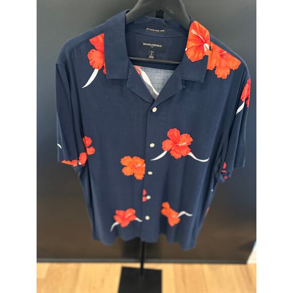 Banana Republic Other - Banana Republic Standard fit Multicolor Untucked Men Shirt - Large